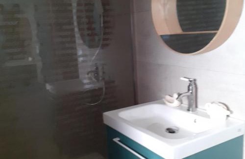 Gosnay Apartment | AU TEMPS JADIS - Gîte Atypique dans une ancienne Etable Cour privée