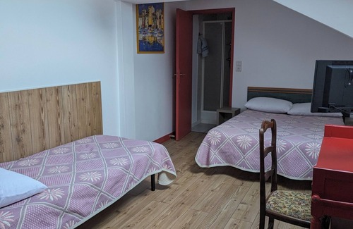 Aubenas Hotel | AUBERGE DES PINS