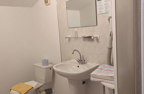 Aubenas Hotel | AUBERGE DES PINS