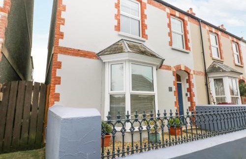 Tenby House | Aubrey Villa
