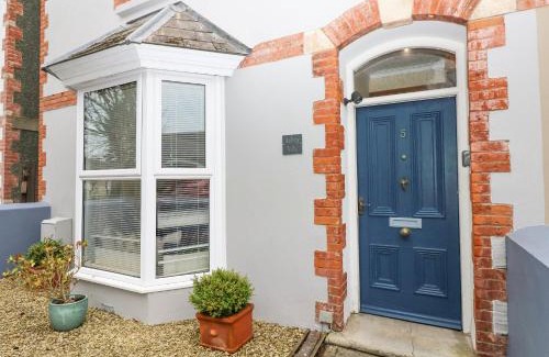 Tenby House | Aubrey Villa