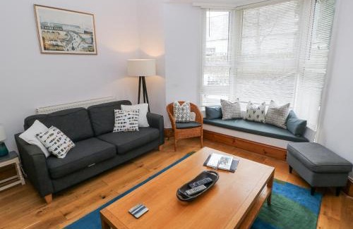 Tenby House | Aubrey Villa