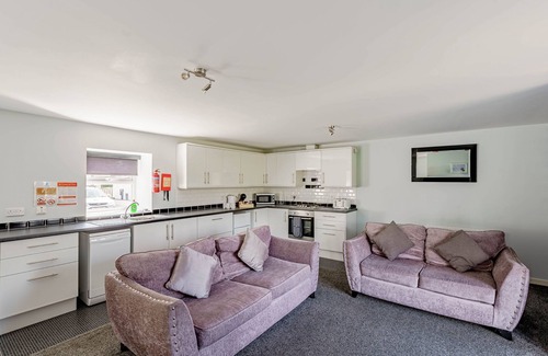 Castle Douglas Cottage | Auchenlarie Courtyard No 1 - a cottage that sleeps 5 guests in 3 bedrooms