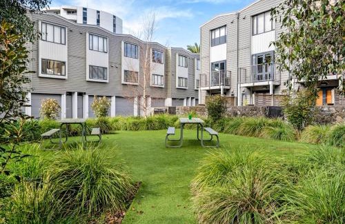 Parnell House | Auckland CBD, Parnell Ensuite+Patio+Secluded Garage