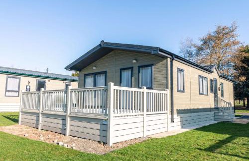 Allerthorpe House | Audley Lodge with Hot Tub