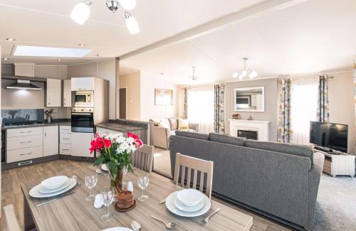Allerthorpe House | Audley Lodge with Hot Tub