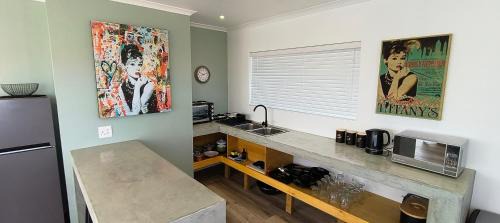 Yzerfontein Apartment | Audrey Hepburn Suite Yzerfontein