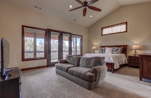 Zion National Park East Entrance House | August special - Brand New Hot Tub with amazing sunset- our reviews say it all.