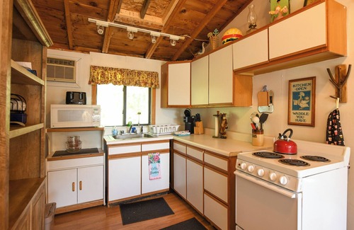 Naples Cottage | *AUGUST SPECIAL* Brandy Pond oasis w/large lawn and beautiful sandy beach!