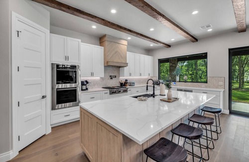 Afton House | August Specials! New Monkey Island Modern Lodge Retreat w/Hot Tub!