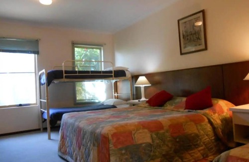 Augusta Hotel | Augusta Molloy Motel - Unit 5
