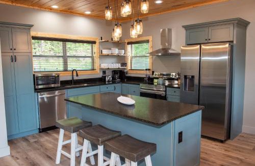Wears Valley House | Augys View- Mountain Views-large parking-Large Cabin