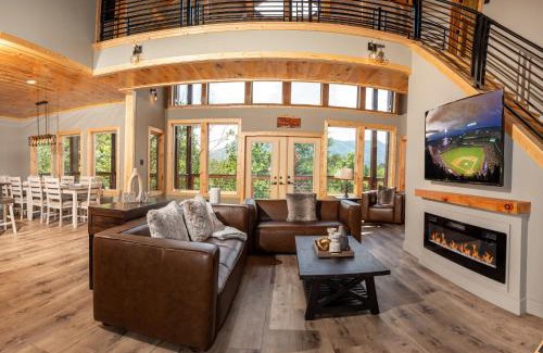 Wears Valley House | Augys View- Mountain Views-large parking-Large Cabin