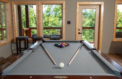 Wears Valley House | Augys View- Mountain Views-large parking-Large Cabin