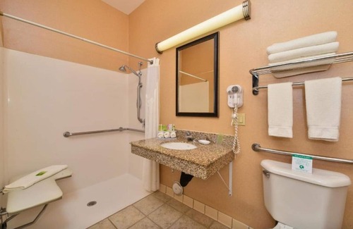 Pleasant Valley House | Aunique combination of hotel rooms and spacious suites!