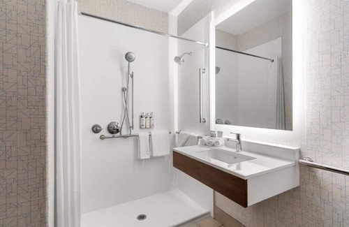 Pleasant Valley House | Aunique combination of hotel rooms and spacious suites!
