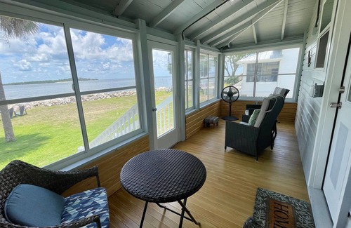 Cedar Key Cottage | Aunt May's - Waterfront Cottage in Cedar Key!
