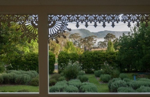 Kangaroo Valley Cottage | Auntie Eileen's Cottage -A gentle farm experience just a stroll from the village