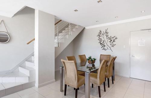 Shoal Bay Apartment | Aura Apartments Unit 13 59 Shoal Bay Road