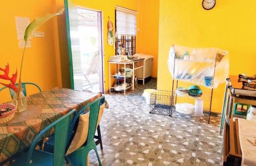 Langkawi House | Aura Bluewave Beach House and Mini Beach Cafe