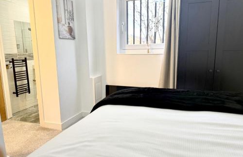 Custom House House | Auracasa Monarch suite