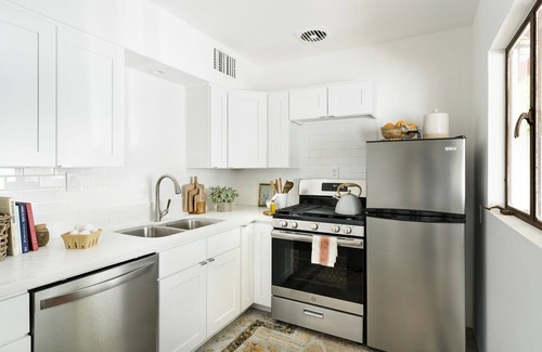 Palm Springs House | Auric House by Korakia Pool, Spa, Chic Design Access to Hotel Amenities