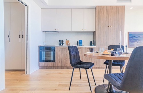 Como Apartment | Aurora Apartment