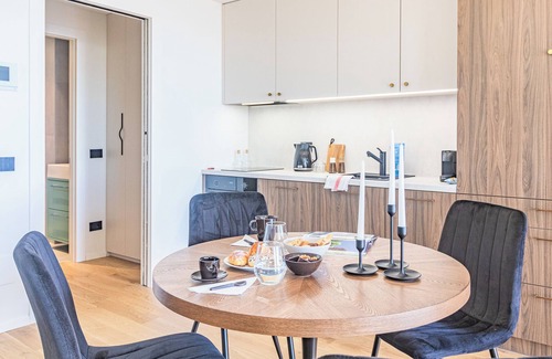 Como Apartment | Aurora Apartment