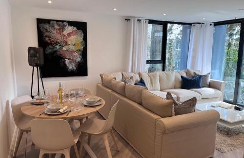 Poole Apartment | Aurora Ashley Cross