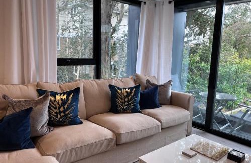 Poole Apartment | Aurora Ashley Cross