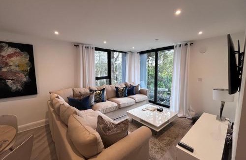 Poole Apartment | Aurora Ashley Cross
