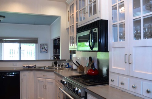 Town of Ledyard Cottage | Aurora Escape: "Spectacular Design Awaits You!"
