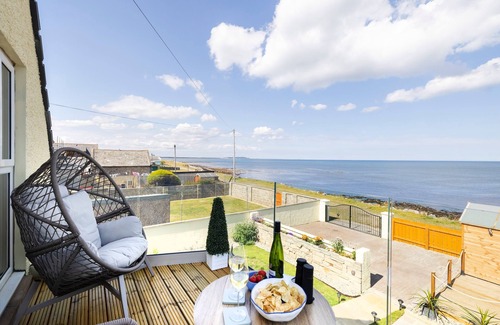 Buckie House | Aurora House: 4 bedroom coastal home with sea views and hot tub
