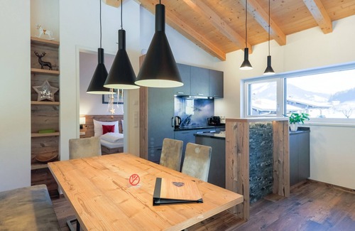 Kaprun Ski Chalet | Aurora Mountain Chalet, Garden & sauna