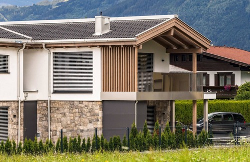 Kaprun Ski Chalet | Aurora Mountain Chalet, Garden & sauna