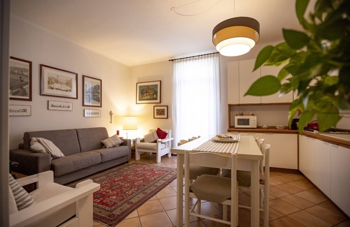 Est Apartment | Aurora's Balcony