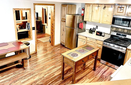Ester House | Aurora View & Water Views. 8 minutes to airport-Very private house out of town.