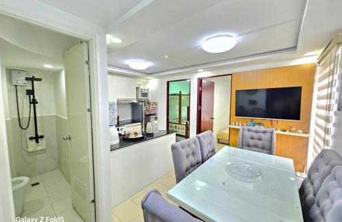 Tondo Apartment | AURUM HOLISTAY DECA HOMES 2BR UNIT with FREE CAR PARK