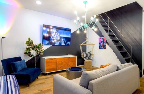 East Cesar Chavez House | Austin 5BR Icon Mansion 6min to RaineySt