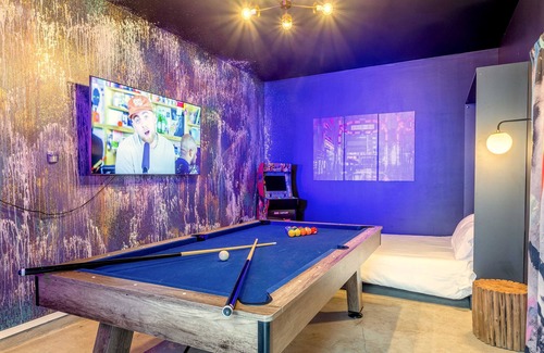 East Cesar Chavez House | Austin 5BR Icon Mansion 6min to RaineySt
