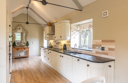 Richmond Cottage | Austin - a cottage that sleeps 4 guests in 2 bedrooms