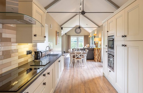 Richmond Cottage | Austin - a cottage that sleeps 4 guests in 2 bedrooms
