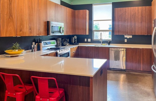 East Cesar Chavez House | Austin Clubhouse Rainey Street 6 min Walk