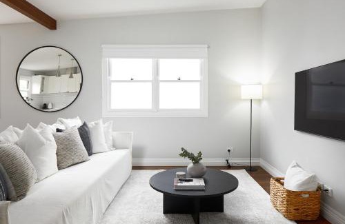 The Junction House | Austin Cottage - 1 bed option - Pet Friendly!
