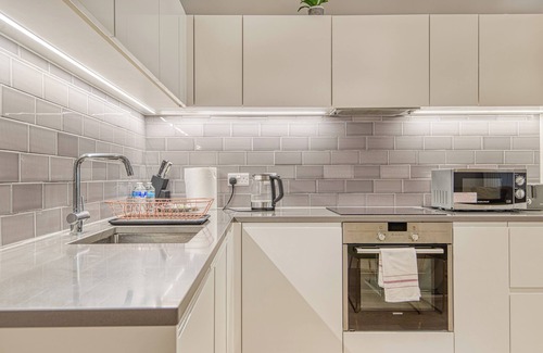 Docklands Apartment | Austin David Royal Wharf