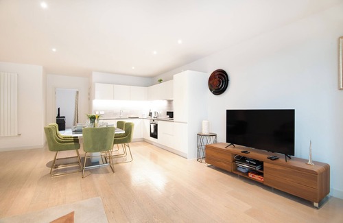 Docklands Apartment | Austin David Royal Wharf