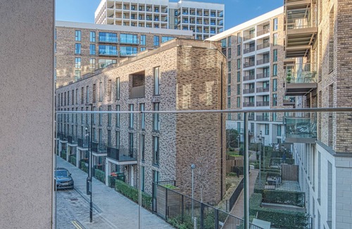 Docklands Apartment | Austin David Royal Wharf