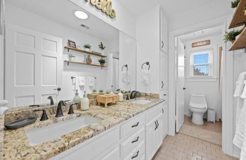 Shady Hollow House | Austin Hill Country Escape & Retreat - Private Oasis With Pool & Spa On Over An Acre
