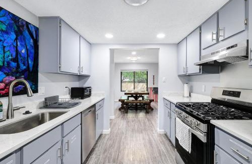 Buckingham Ridge House | Austin Retreat Bbq Yard Office Wifi Games Pets