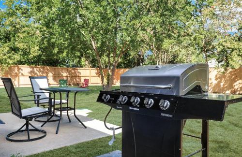 Buckingham Ridge House | Austin Retreat Bbq Yard Office Wifi Games Pets